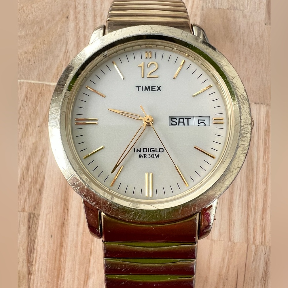 Timex menβs gold tone classic dress watch NEW BATTERY